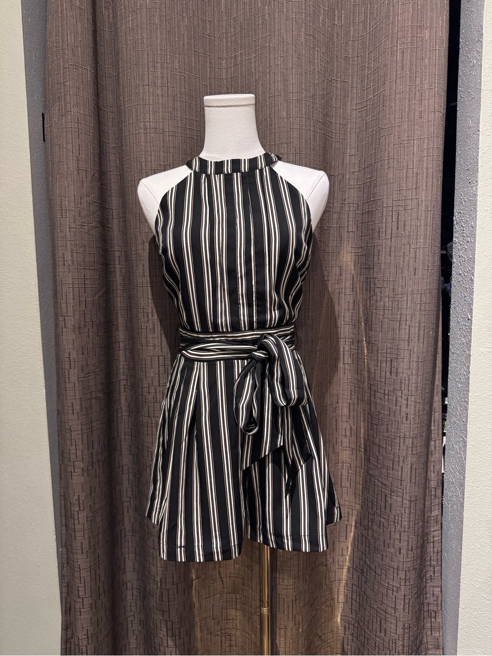 NWOT Moon River Cusco Black Striped Halter Romper - Size S